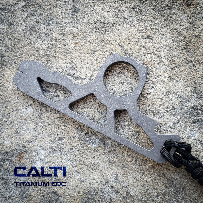 Load image into Gallery viewer, EDC Titanium Knuck-Style Keychain: Titanium Multi-Tool, Bottle Opener &amp; Pry Bar
