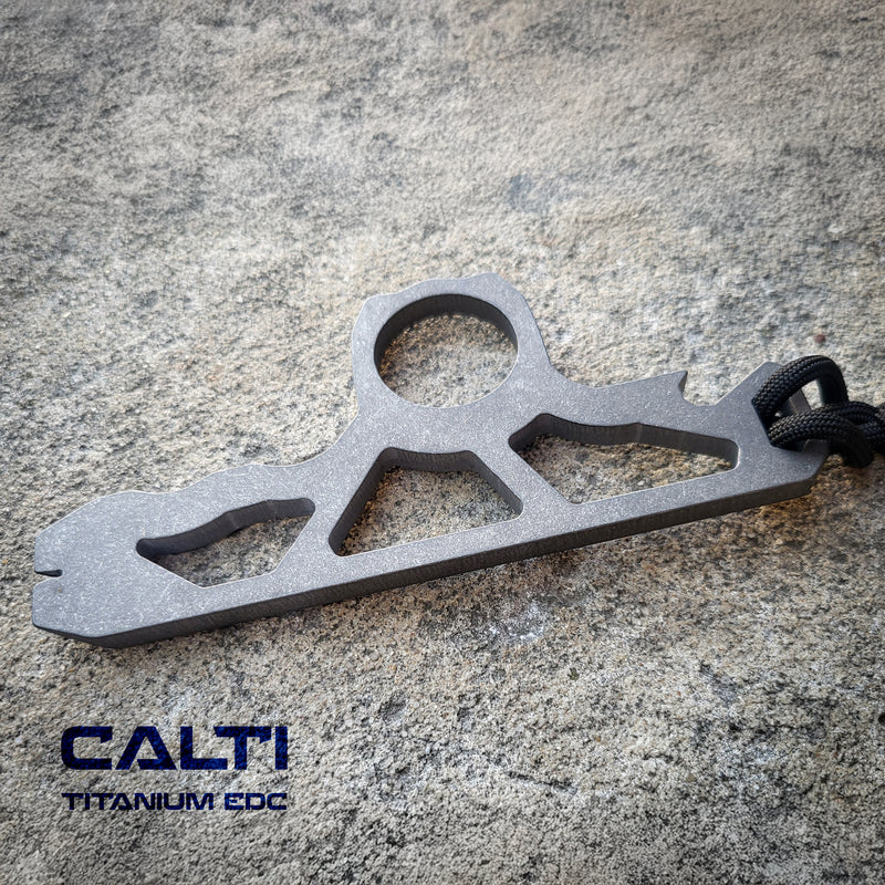 Load image into Gallery viewer, EDC Titanium Knuck-Style Keychain: Titanium Multi-Tool, Bottle Opener &amp; Pry Bar
