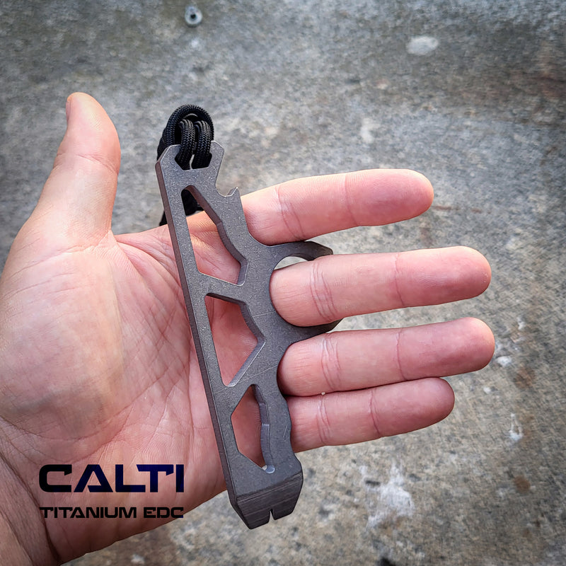 Load image into Gallery viewer, EDC Titanium Knuck-Style Keychain: Titanium Multi-Tool, Bottle Opener &amp; Pry Bar
