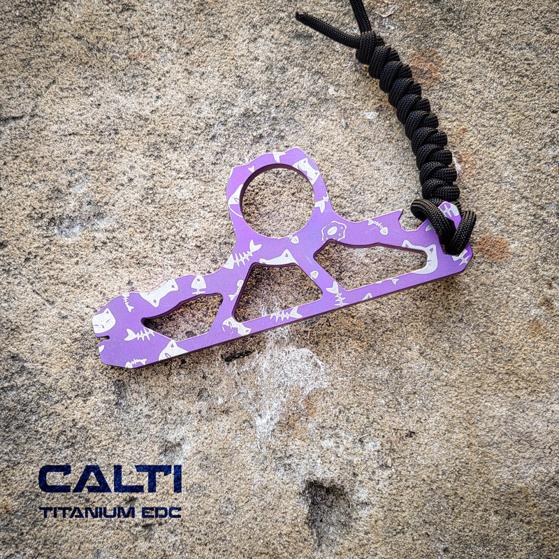 Load image into Gallery viewer, EDC Custom Titanium Knuck-Style Keychain: Titanium Multi-Tool, Bottle Opener &amp; Pry Bar

