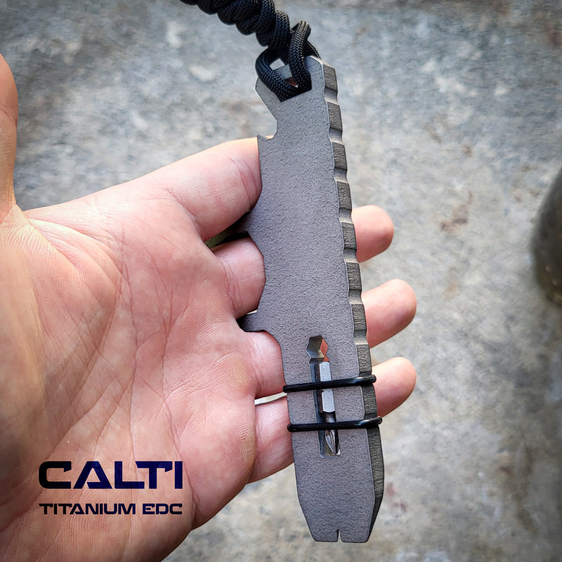 Load image into Gallery viewer, EDC Titanium Knuck-Style Keychain: Titanium Multi-Tool, Bottle Opener &amp; Pry Bar
