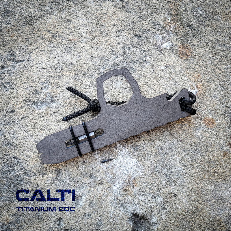 Load image into Gallery viewer, EDC Titanium Knuck-Style Keychain: Titanium Multi-Tool, Bottle Opener &amp; Pry Bar
