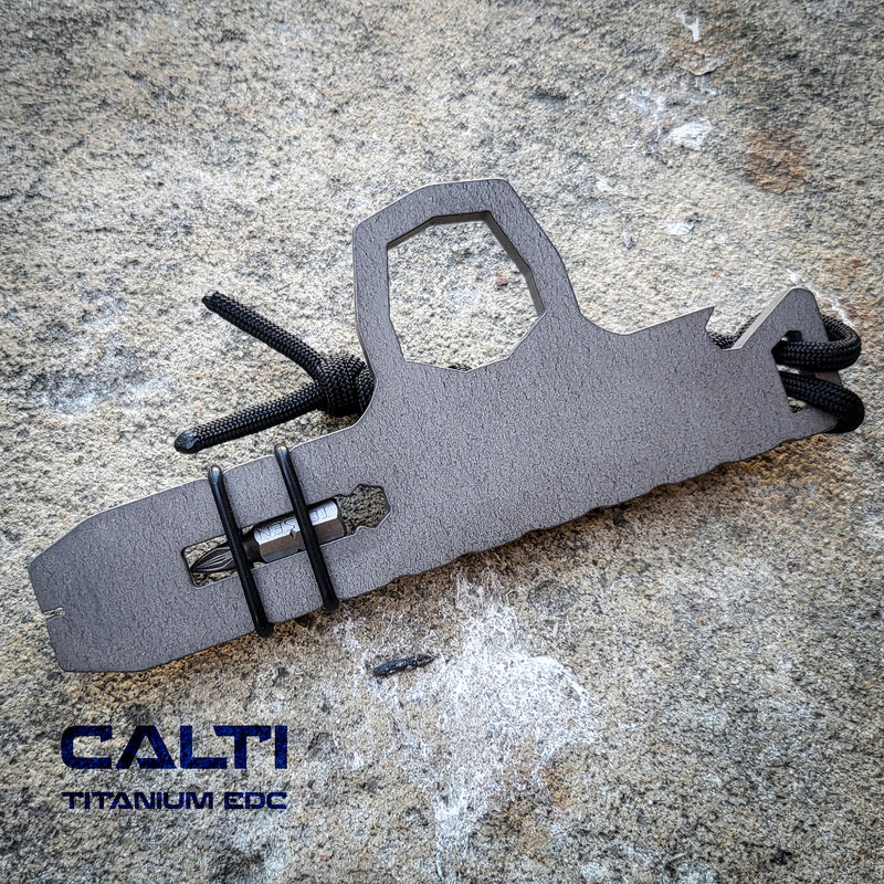 Load image into Gallery viewer, EDC Titanium Knuck-Style Keychain: Titanium Multi-Tool, Bottle Opener &amp; Pry Bar
